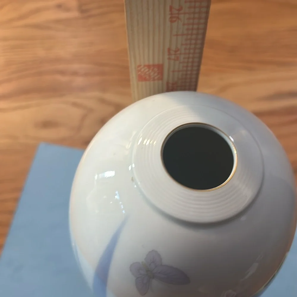 Vintage Japanese vase,‎ Fukagawa porcelain, Imari ware, Iris flower